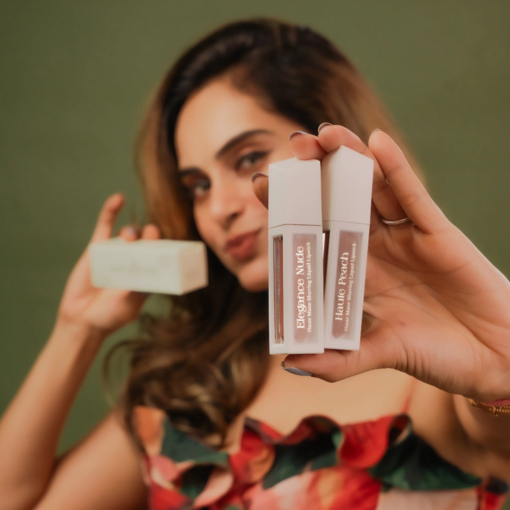 Elegance Nude: Haute Matte Blurring Liquid Lipstick