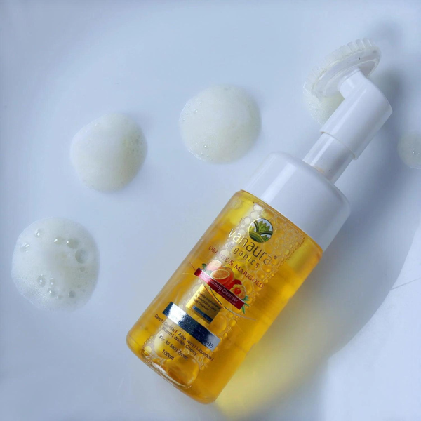Refreshing burst  Mild foaming face cleanser enriched with Orange and marigold extracts with silicon brush (For clean, hydrated skin) 100ML